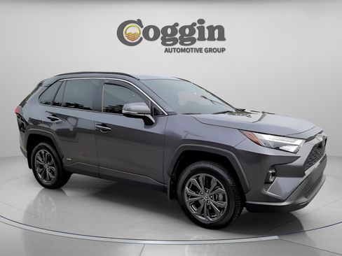 Used 2023 Toyota RAV4 XLE Premium image 24