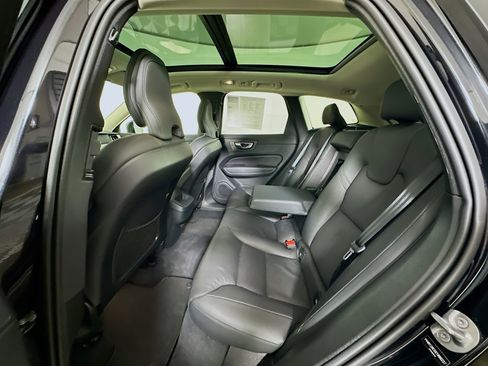 Used 2025 Volvo XC60 B5 Plus image 28
