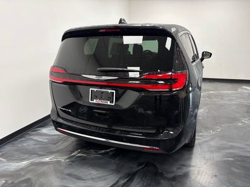 New 2026 Chrysler Pacifica Select image 7