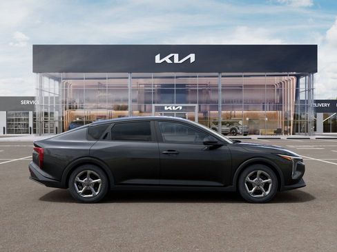 New 2026 Kia K4 LXS image 7