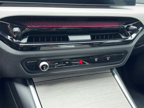 Used 2025 BMW 330i Sedan image 27