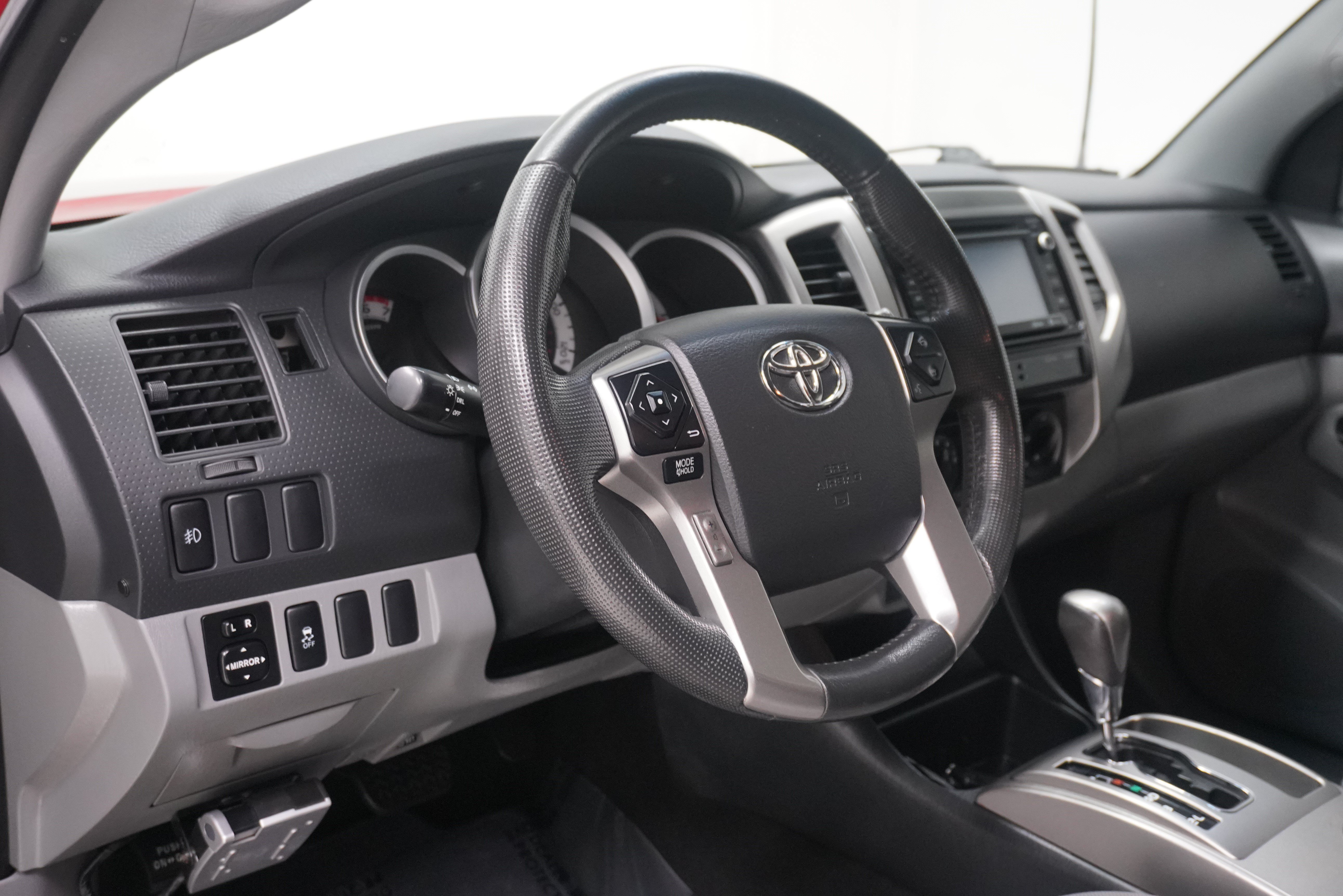 Used 2014 Toyota Tacoma PreRunner w/ SR5 Package RWD image 9