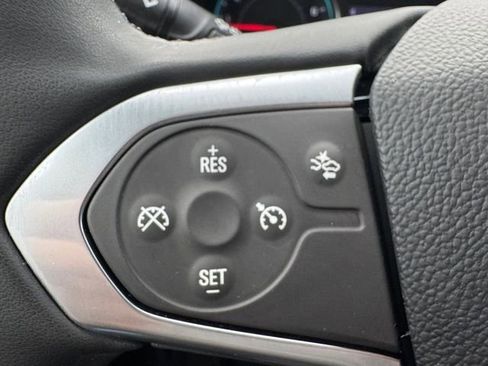 Used 2023 Chevrolet Traverse LT image 7