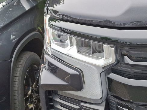 Used 2023 Chevrolet Silverado 1500 LT Trail Boss w/ LPO, Dark Essentials Package AWD/4WD image 4