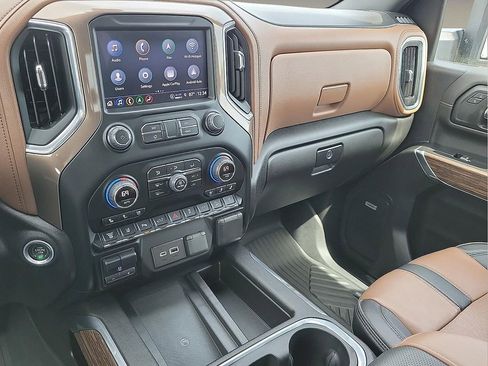 Used 2023 Chevrolet Silverado 2500 High Country w/ Z71 Off-Road Package image 20