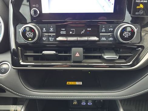 Used 2024 Toyota Highlander XLE image 18