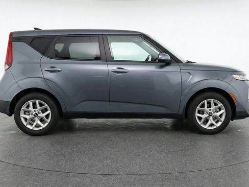 Used 2025 Kia Soul LX w/ LX Technology Package FWD image 11