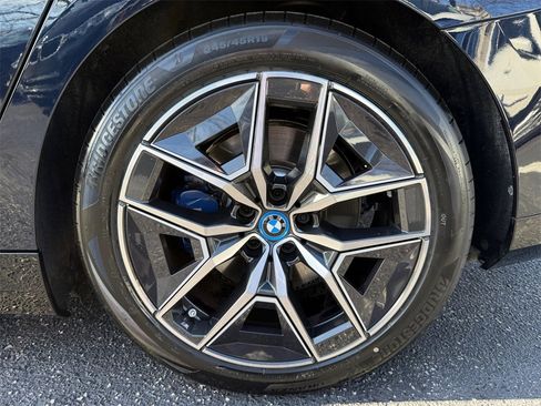 Certified 2025 BMW i5 xDrive40 w/ M Sport Package image 16