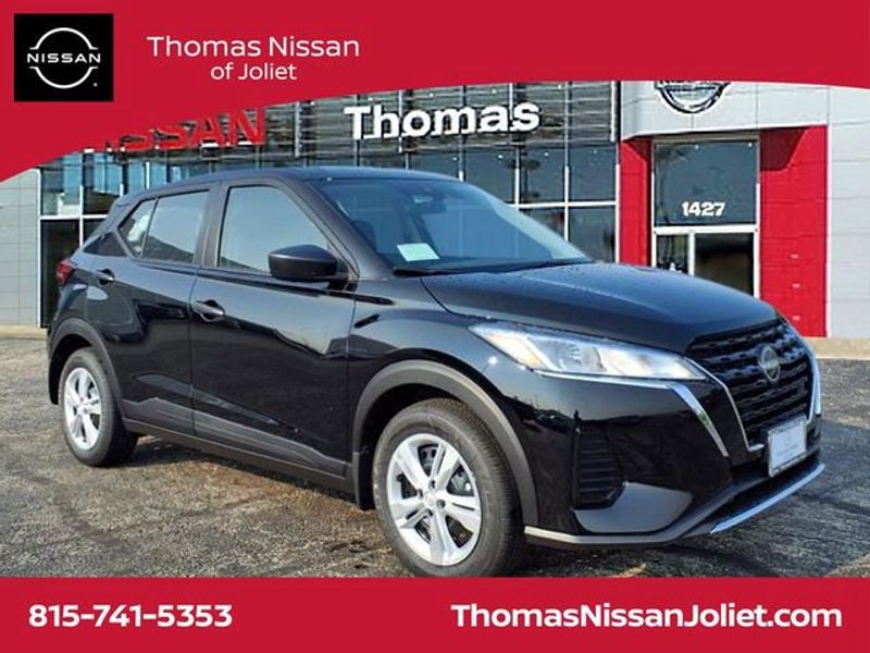 Certified 2025 Nissan Kicks Play S image 1