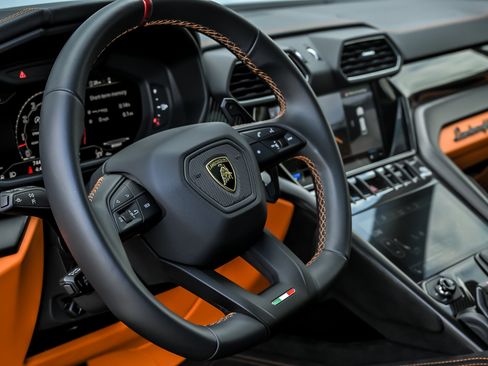 Used 2024 Lamborghini Urus S AWD/4WD image 32