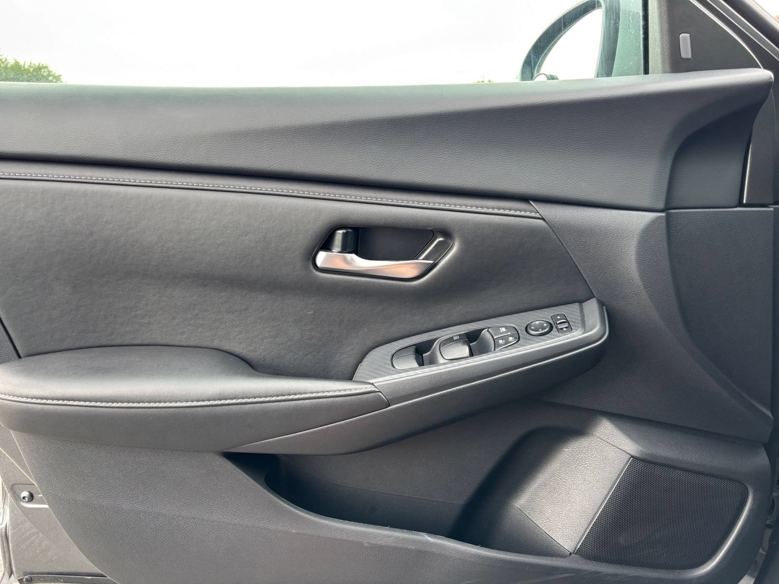 Used 2025 Nissan Sentra SV FWD image 18