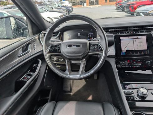 Used 2022 Jeep Grand Cherokee Overland w/ Luxury Tech Group IV image 19