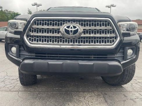 Used 2017 Toyota Tacoma TRD Off-Road w/ Tow Package (A/T) image 3