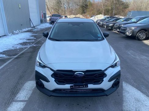 Used 2024 Subaru Crosstrek 2.0i image 3
