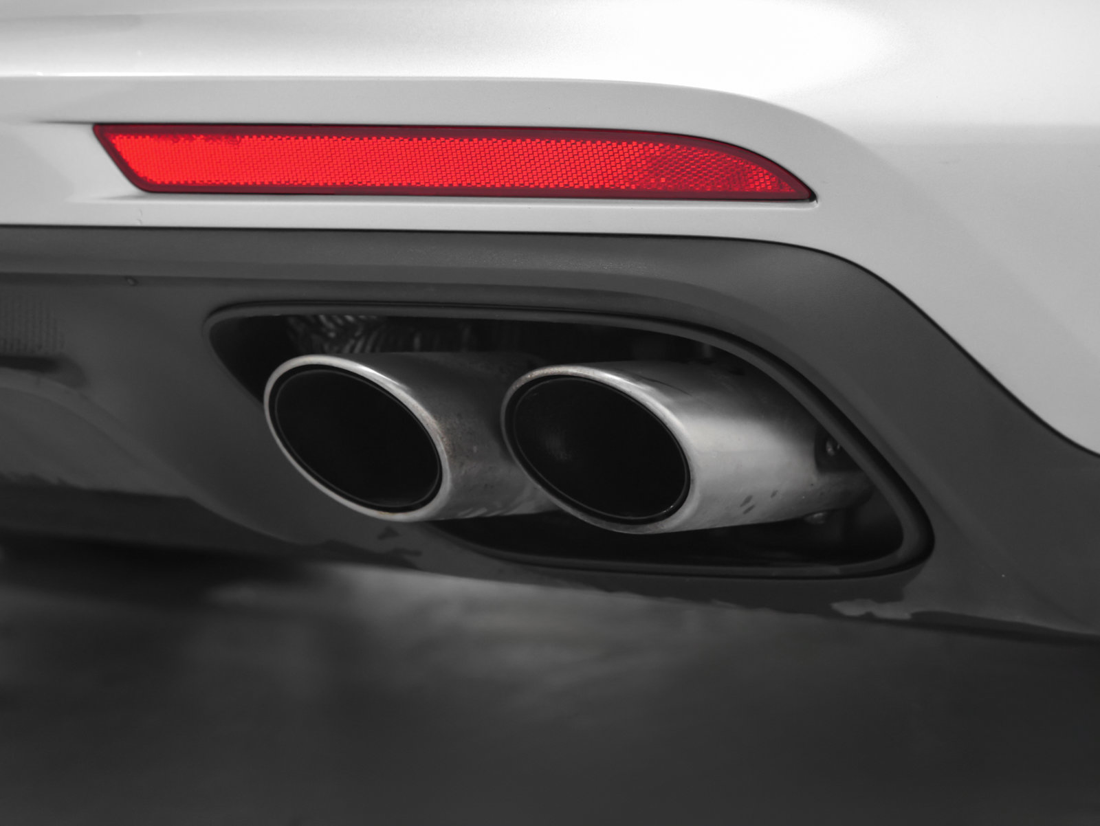 Certified 2023 Porsche Panamera 4S w/ Premium Package AWD/4WD image 18