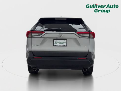 Used 2022 Toyota RAV4 LE FWD image 7