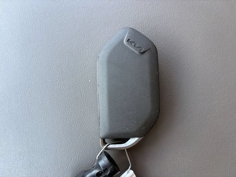 Used 2026 Kia Carnival FWD image 46