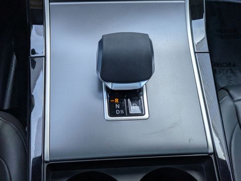 Used 2025 Land Rover Range Rover Velar Dynamic SE image 25