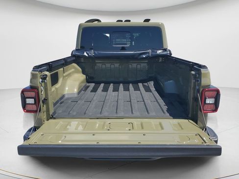 Used 2025 Jeep Gladiator Sport AWD/4WD image 12