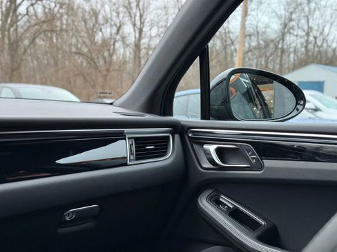 Used 2018 Porsche Macan Sport Edition image 47