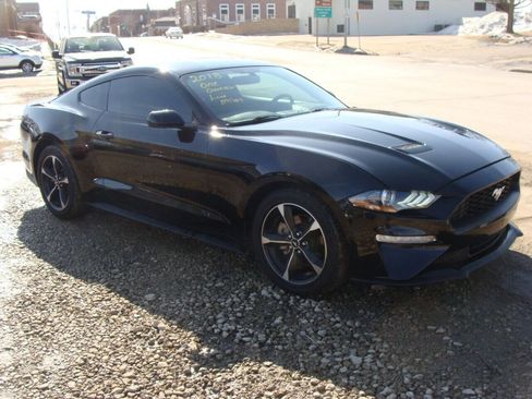 Used 2018 Ford Mustang Coupe image 3