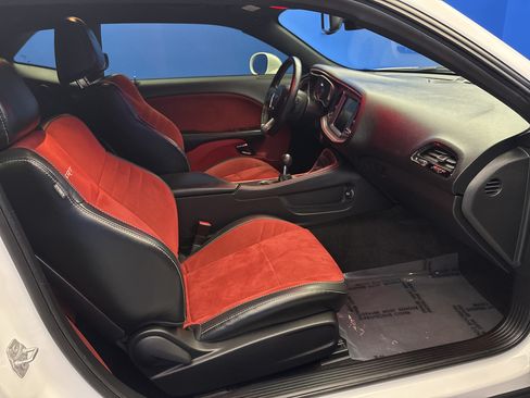 Used 2016 Dodge Challenger SRT Hellcat RWD image 24