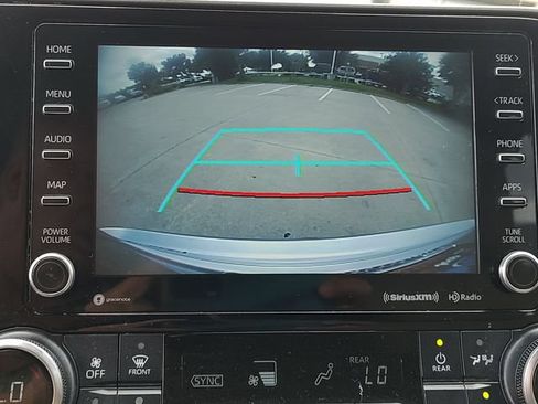 Used 2021 Toyota Highlander XLE FWD image 15