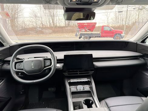 Used 2026 Lincoln Nautilus Premier w/ Jet Appearance Package image 11