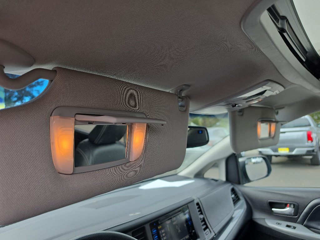Used 2015 Toyota Sienna SE FWD image 13