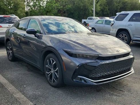 Used 2023 Toyota Crown Limited image 1