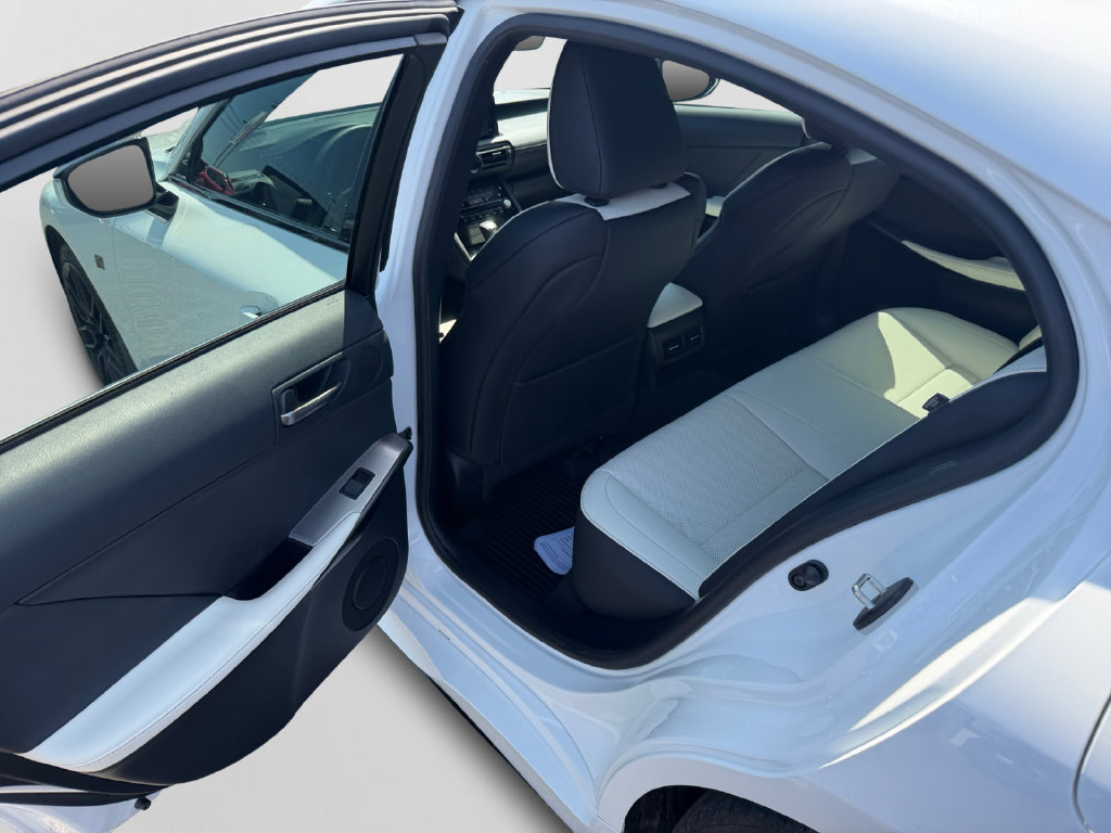 Used 2023 Lexus IS 500 RWD image 9