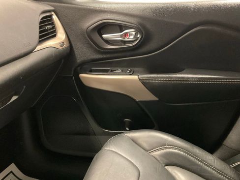 Used 2018 Jeep Cherokee Limited AWD/4WD image 24