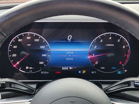 Used 2024 Mercedes-Benz GLC 300 4MATIC image 19