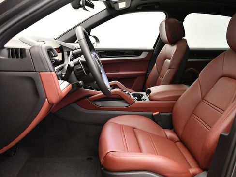 Certified 2025 Porsche Cayenne image 43
