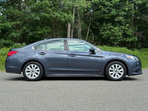 Used 2017 Subaru Legacy 2.5i Premium AWD/4WD image 4