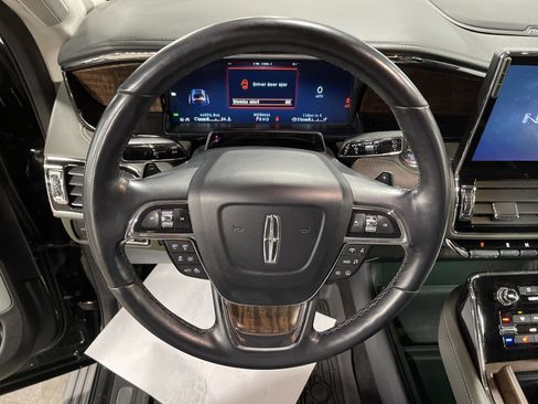 Used 2022 Lincoln Navigator Black Label image 18