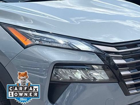 Used 2026 Nissan Rogue SV FWD image 2