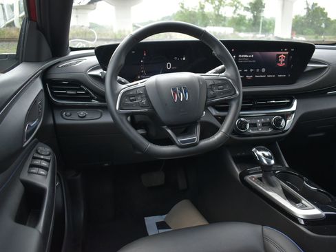 Used 2024 Buick Envista Sport Touring w/ Convenience I Package FWD image 18