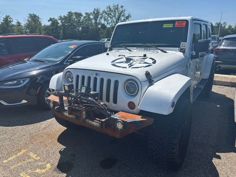 Used 2012 Jeep Wrangler Unlimited Sahara w/ Connectivity Group AWD/4WD image 2