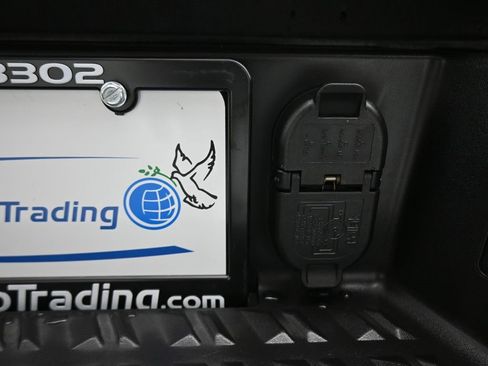 Used 2019 Nissan Titan SL w/ Midnight Edition image 53