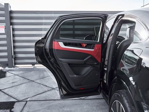 Used 2024 Porsche Cayenne Coupe image 24