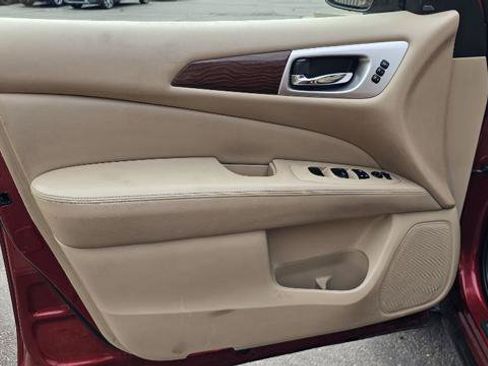 Used 2017 Nissan Pathfinder Platinum w/ Family Entertainment Package AWD/4WD image 27