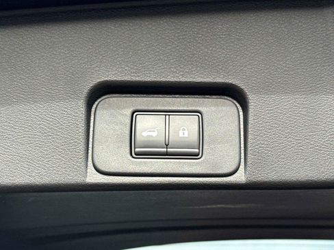 Used 2024 Nissan Rogue SV FWD image 13