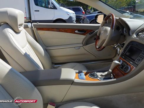 Used 2009 Mercedes-Benz SL 550 w/ Premium I Pkg image 39