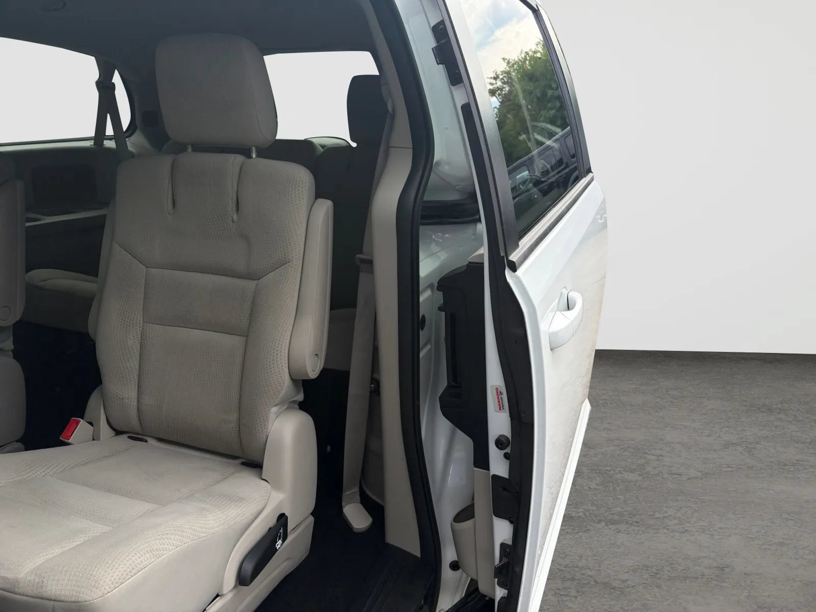 Used 2018 Dodge Grand Caravan SE w/ UConnect Hands-Free Group FWD image 14