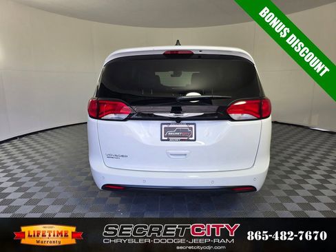 New 2026 Chrysler Voyager LX image 6