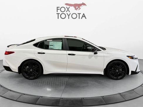 New 2026 Toyota Camry Hybrid FWD image 6