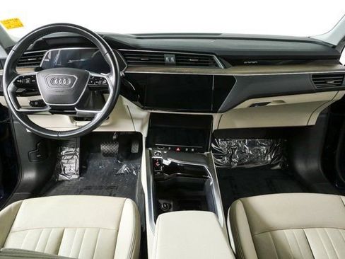 Used 2023 Audi e-tron Premium Plus w/ Premium Plus Package AWD/4WD image 20