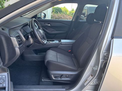 Used 2025 Nissan Rogue SV FWD image 38