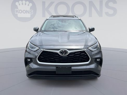 Used 2022 Toyota Highlander XLE AWD/4WD image 11